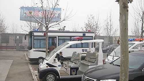 躍迪流動警務(wù)室、警用電動巡邏車正定新區(qū)公安分局配備現(xiàn)場