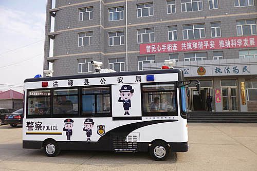 流動警務(wù)室沽源縣公安局準(zhǔn)備上路執(zhí)勤