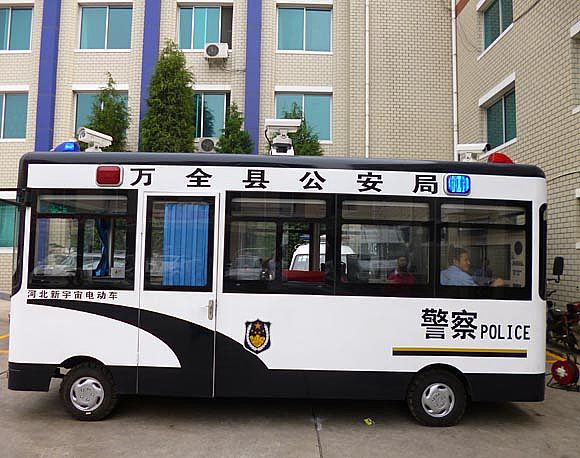 躍迪移動(dòng)警務(wù)室在萬(wàn)全縣公安局