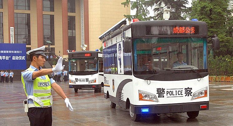 首批移動警務室到達成都 舉行“平安成都”接車儀式