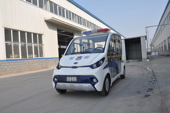 躍迪封閉電動(dòng)巡邏車開進(jìn)河北傳媒學(xué)院