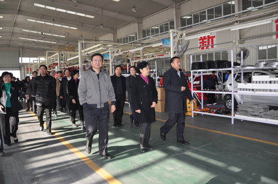 市政協(xié)主席王華清、副市長蔣文紅一行領(lǐng)導(dǎo)到河北新宇宙視察指導(dǎo)