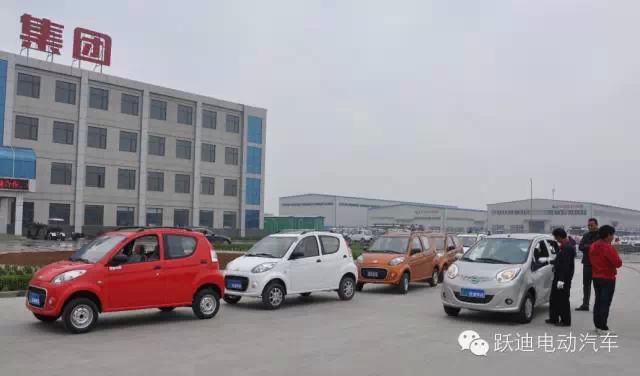 躍迪電動汽車裝車完畢發(fā)往荊州，買躍迪電動汽車可投保，解決您的后顧之憂！