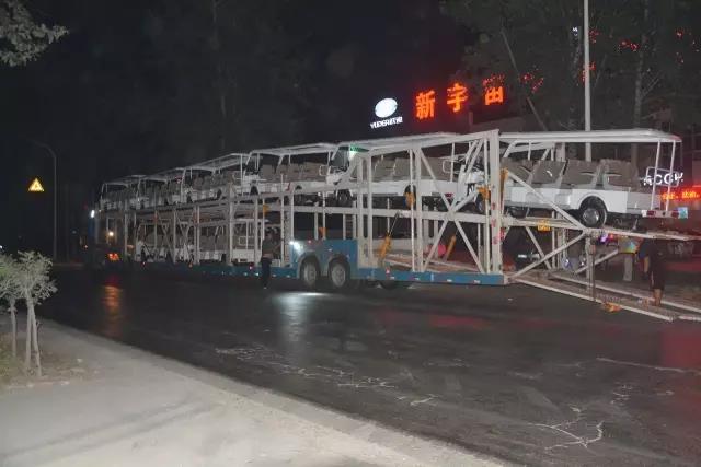 批量躍迪電動(dòng)觀光車連夜發(fā)往邯鄲